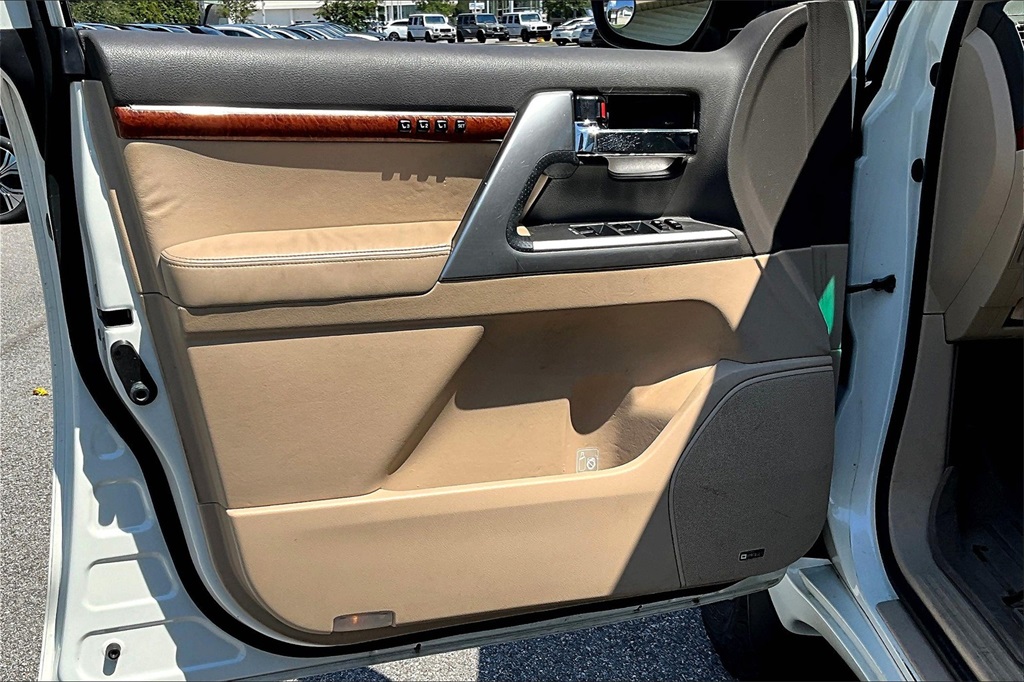2015 Toyota Land Cruiser Base photo 20