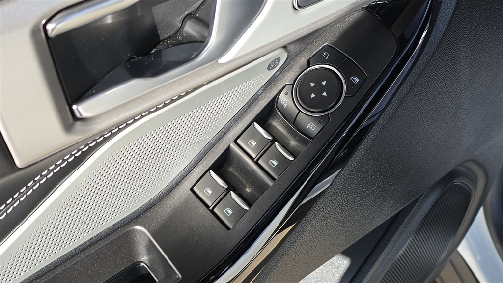 2023 Ford Explorer ST photo 10