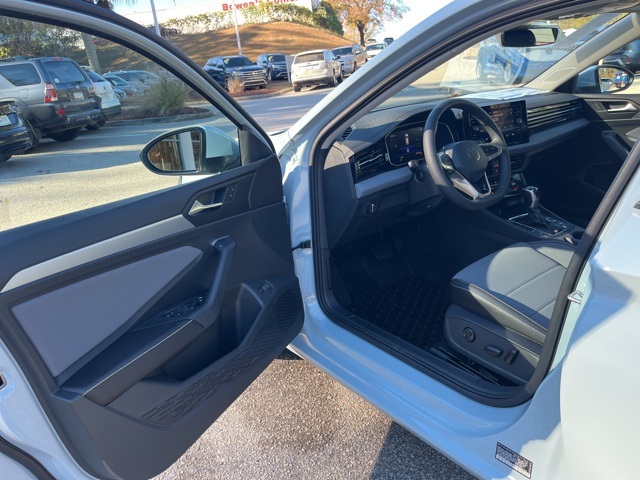 2026 Volkswagen Jetta 1.5T SE photo 3