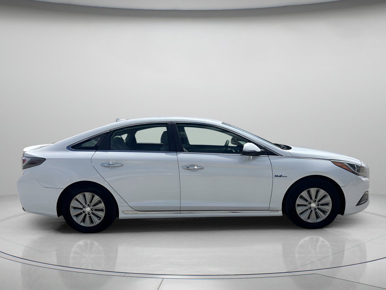 2016 Hyundai Sonata Hybrid SE photo 2