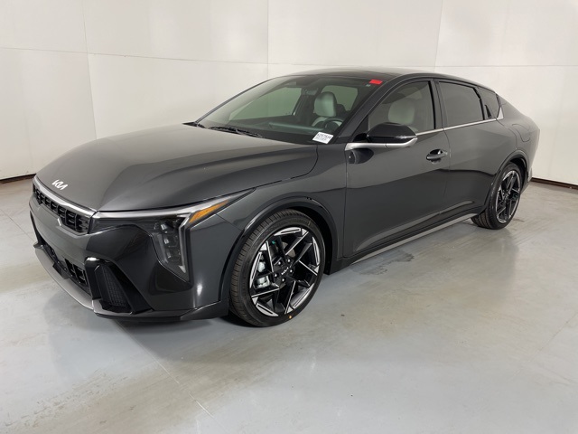 2025 Kia K4 GT-Line photo 2