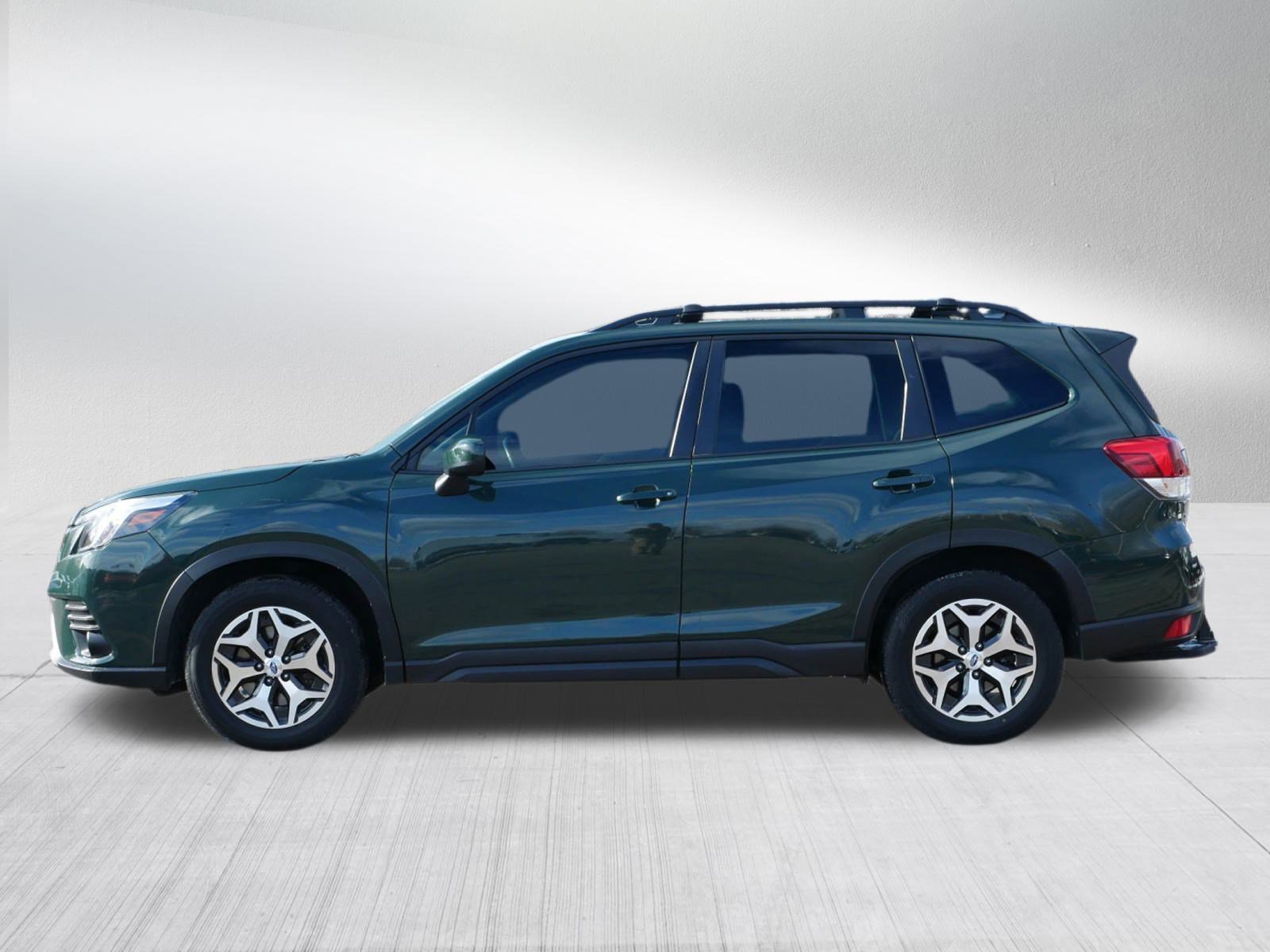 2022 Subaru Forester Premium photo 4