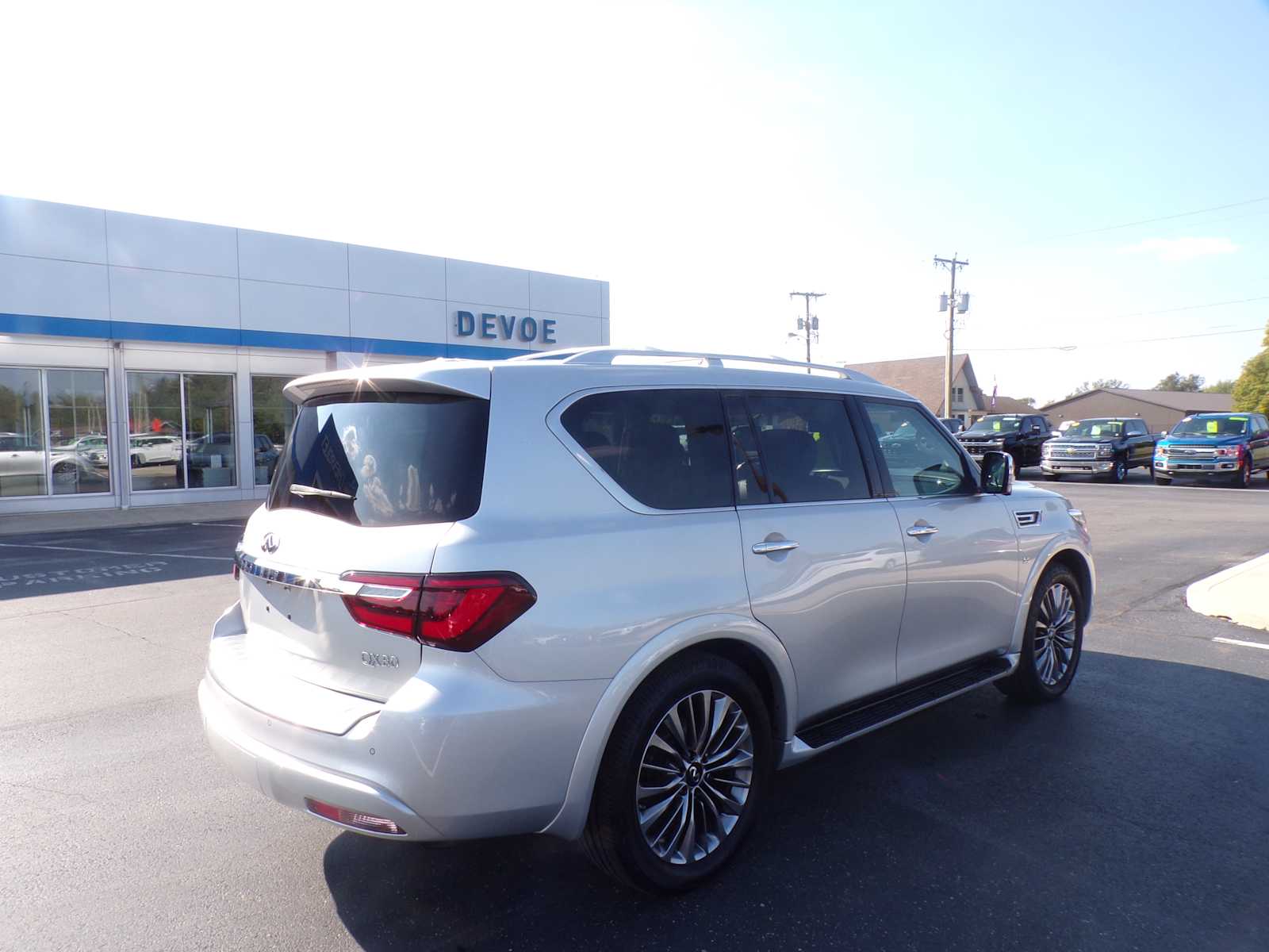 2018 Infiniti QX80 photo 2
