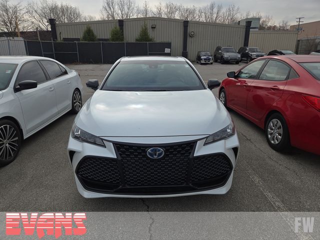 2022 Toyota Avalon Hybrid XSE photo 2