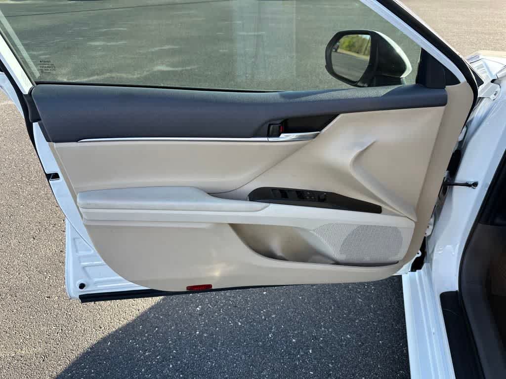 2023 Toyota Camry LE photo 10