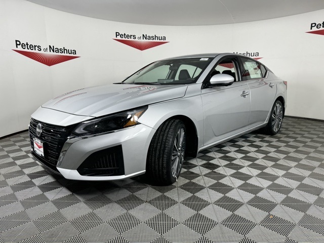2025 Nissan Altima SL photo 2