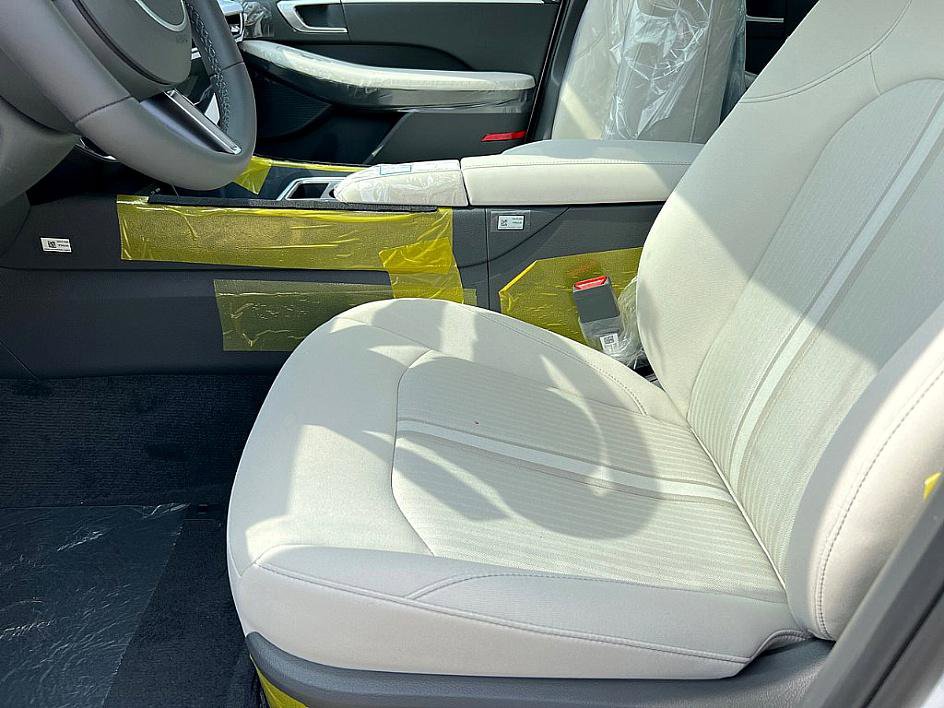 2025 Hyundai Sonata Hybrid SEL photo 8