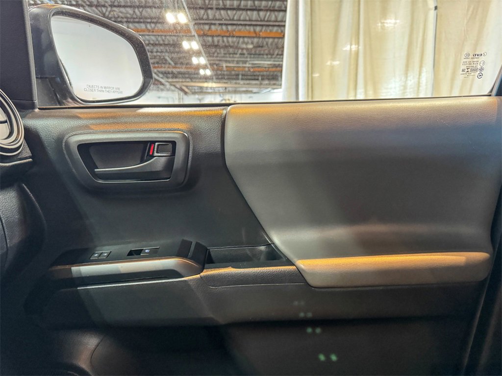 2022 Toyota Tacoma SR V6 photo 38