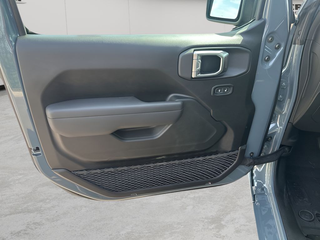 2025 Jeep Wrangler Sport photo 21