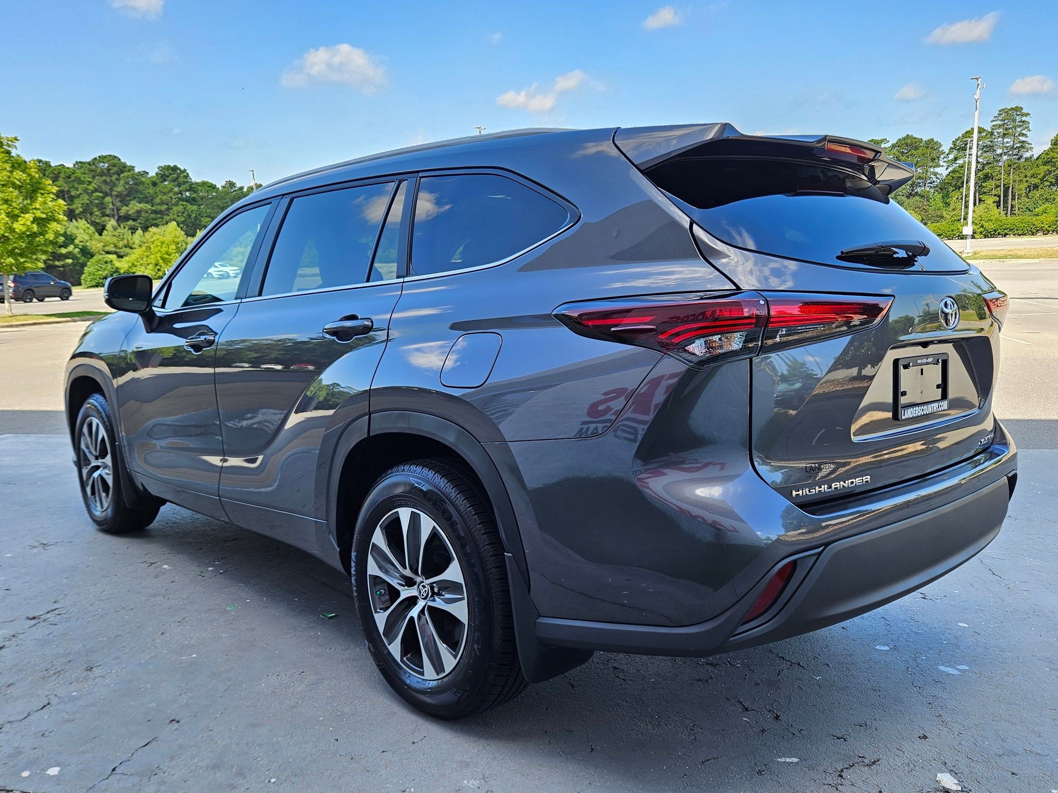 2024 Toyota Highlander XLE photo 5