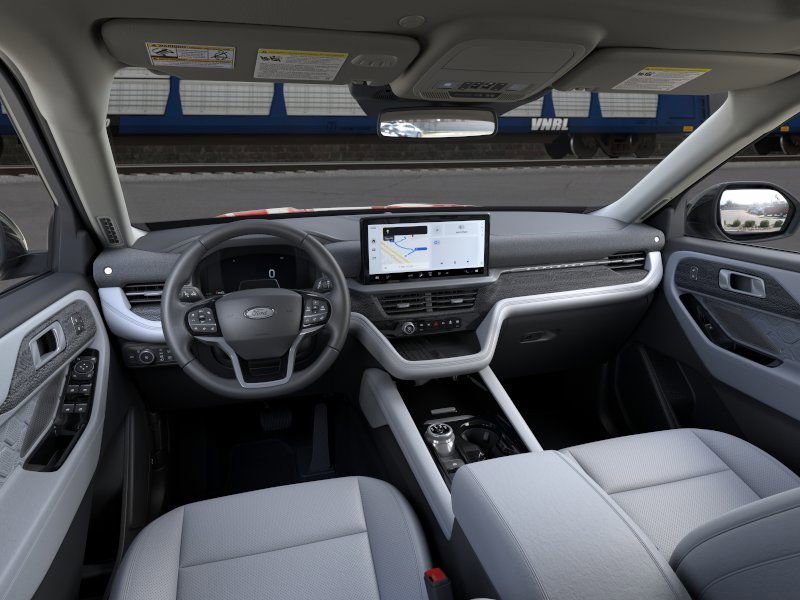 2025 Ford Explorer Platinum photo 9