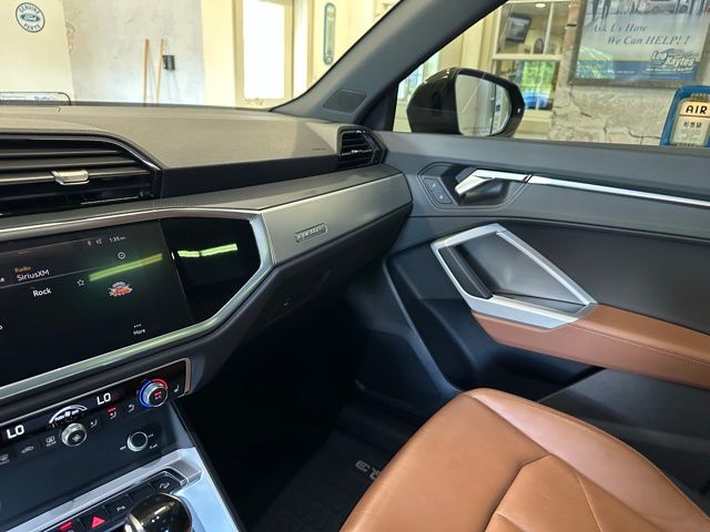2020 Audi Q3 Premium photo 21
