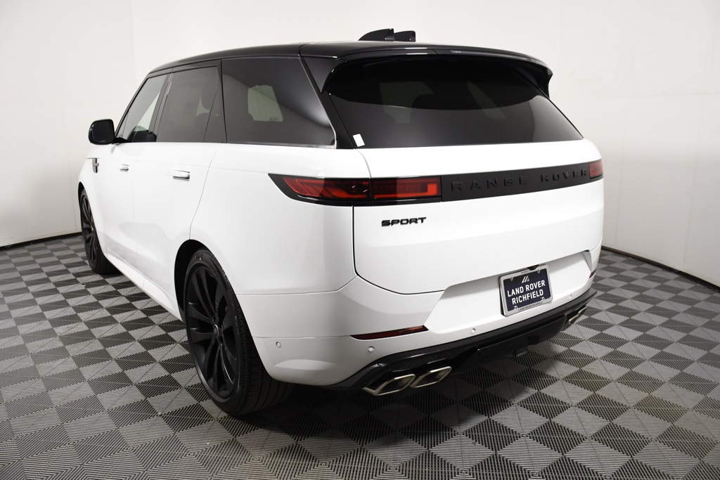 2025 Land Rover Range Rover Sport SE photo 4