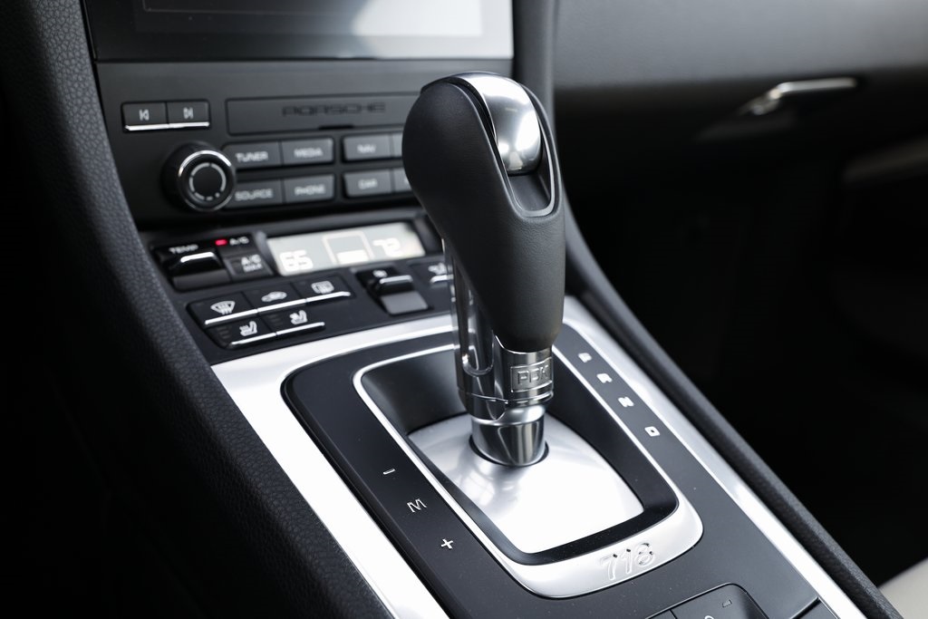 2025 Porsche Cayman Base photo 38