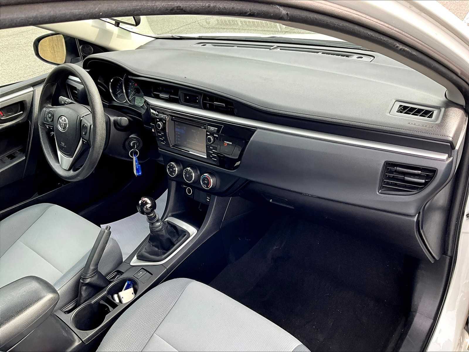 2016 Toyota Corolla L photo 14
