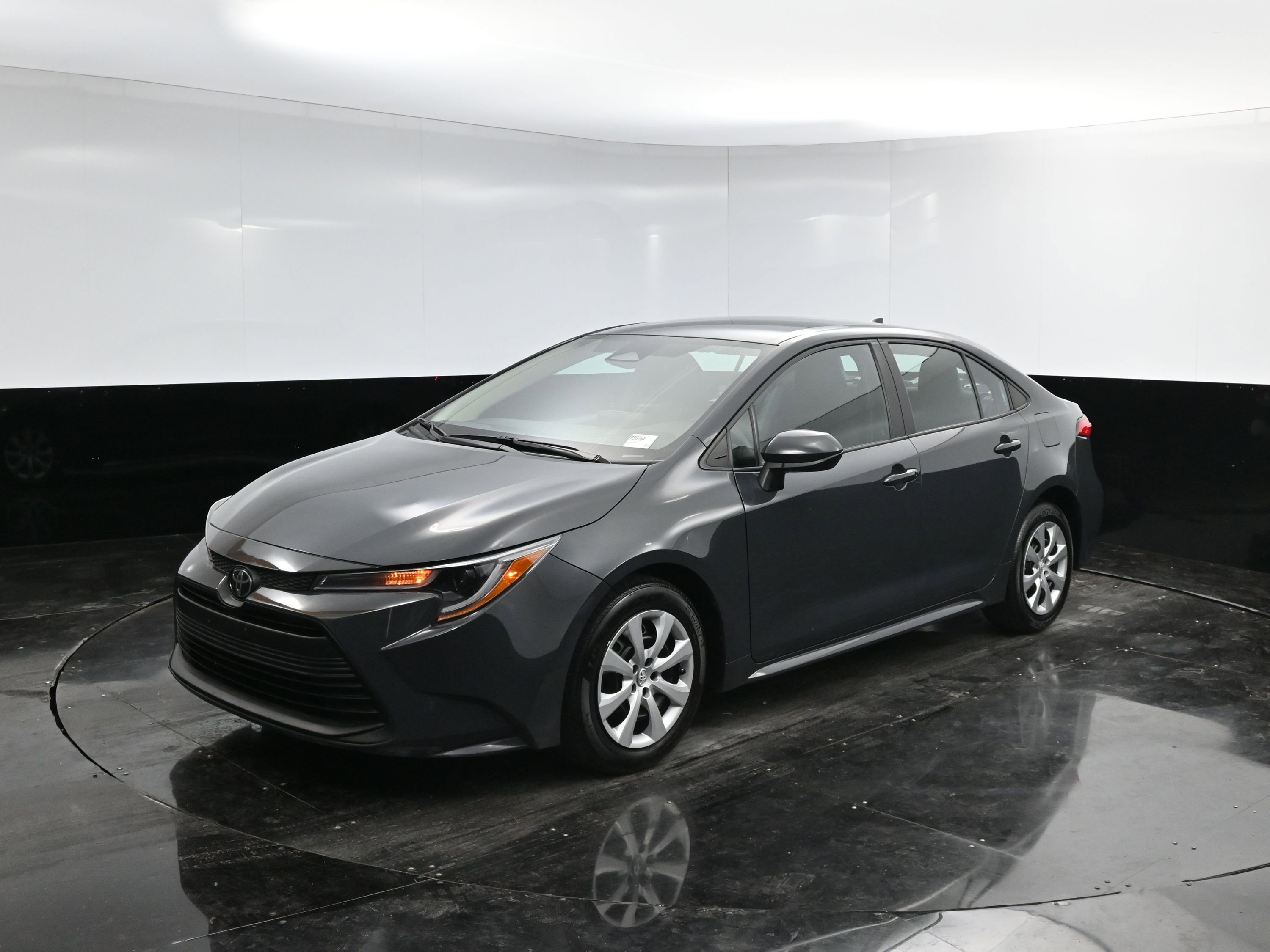2023 Toyota Corolla LE photo 2