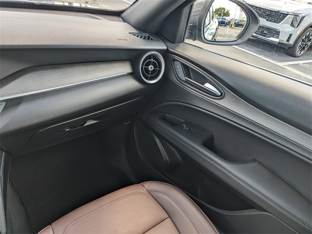 2022 Alfa Romeo Stelvio Ti photo 12