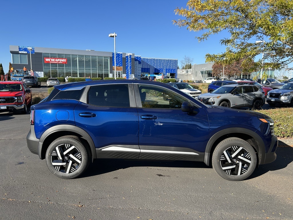 2025 Nissan Kicks SV photo 4