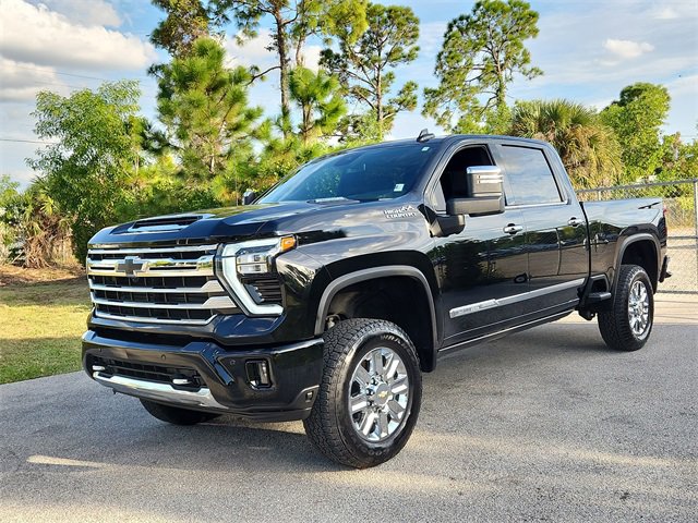 2024 Chevrolet Silverado 2500HD High Country photo 2