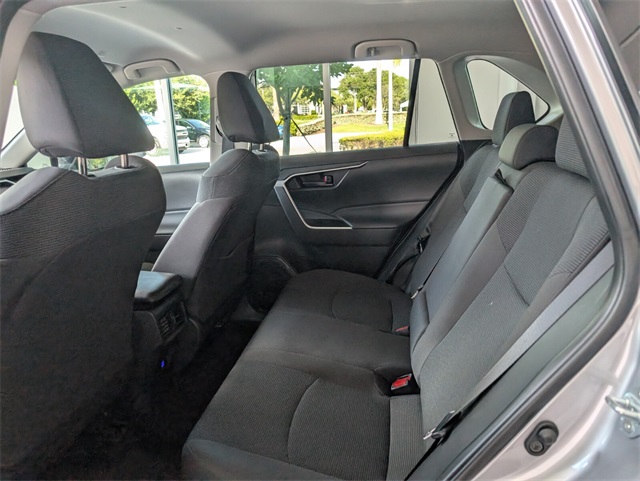 2024 Toyota RAV4 LE photo 8