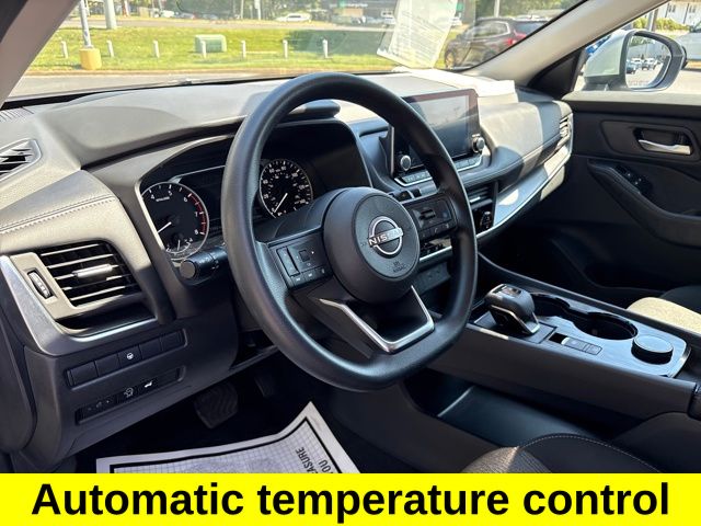 2024 Nissan Rogue SV photo 4