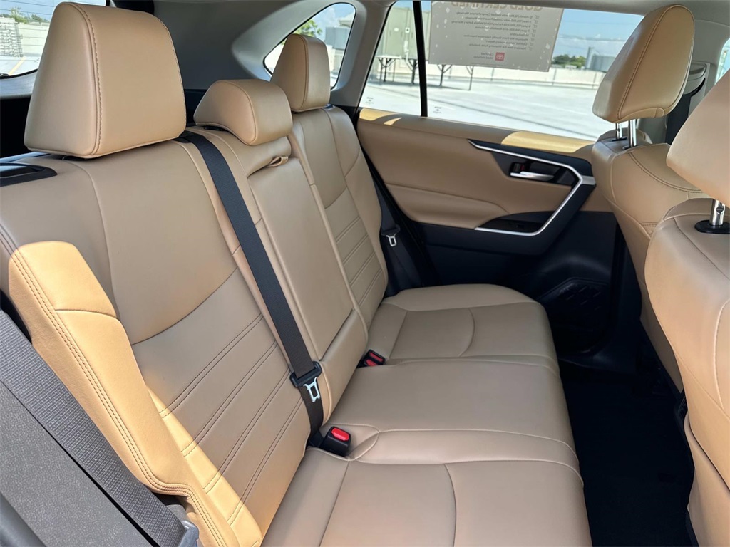 2024 Toyota RAV4 Hybrid XLE Premium photo 4
