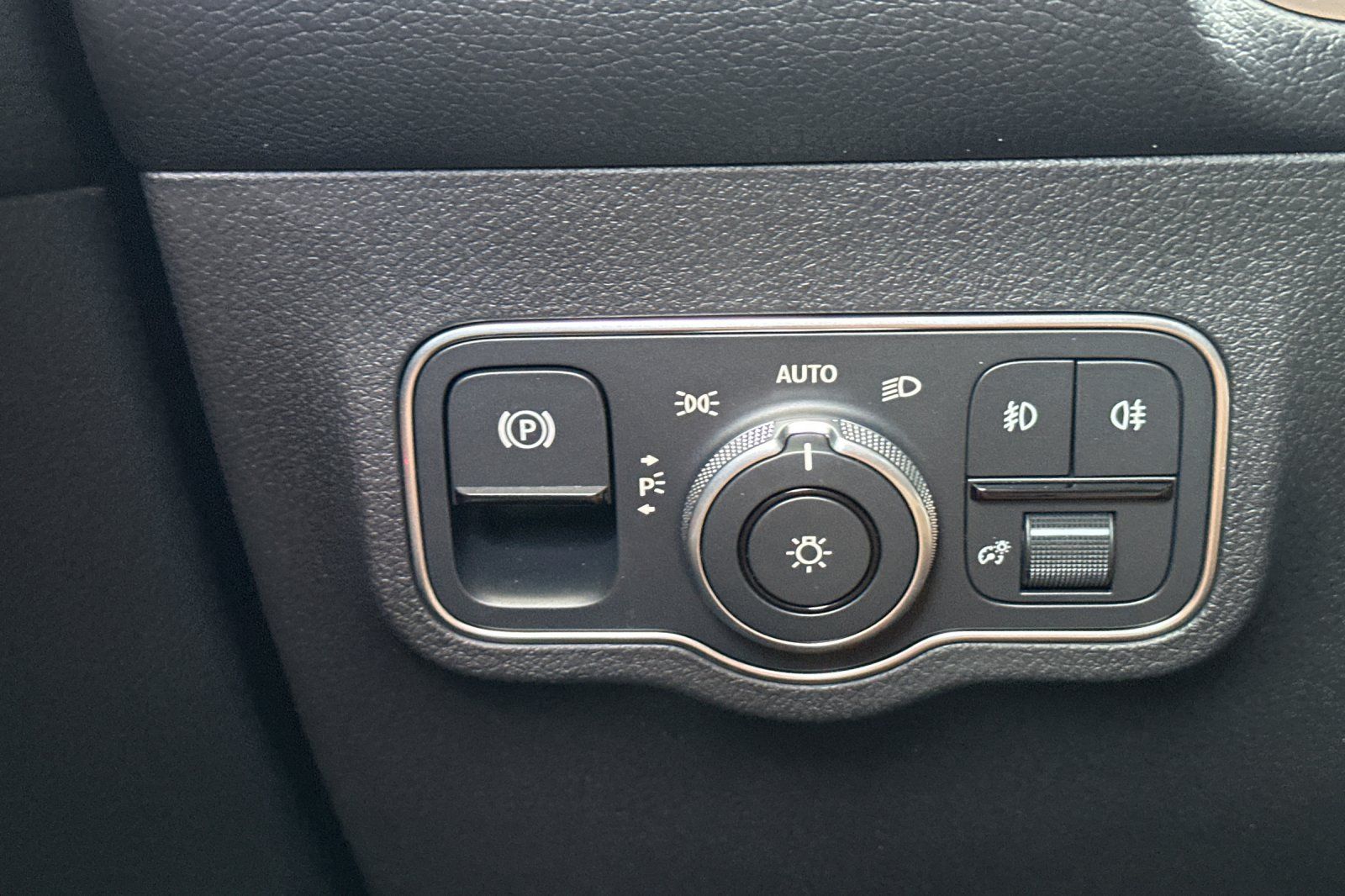 2025 Mercedes Benz GLB 250 photo 22