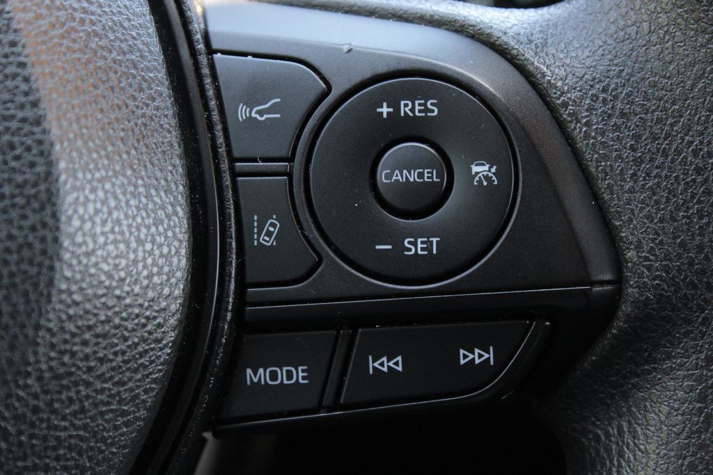 2023 Toyota RAV4 XLE photo 23