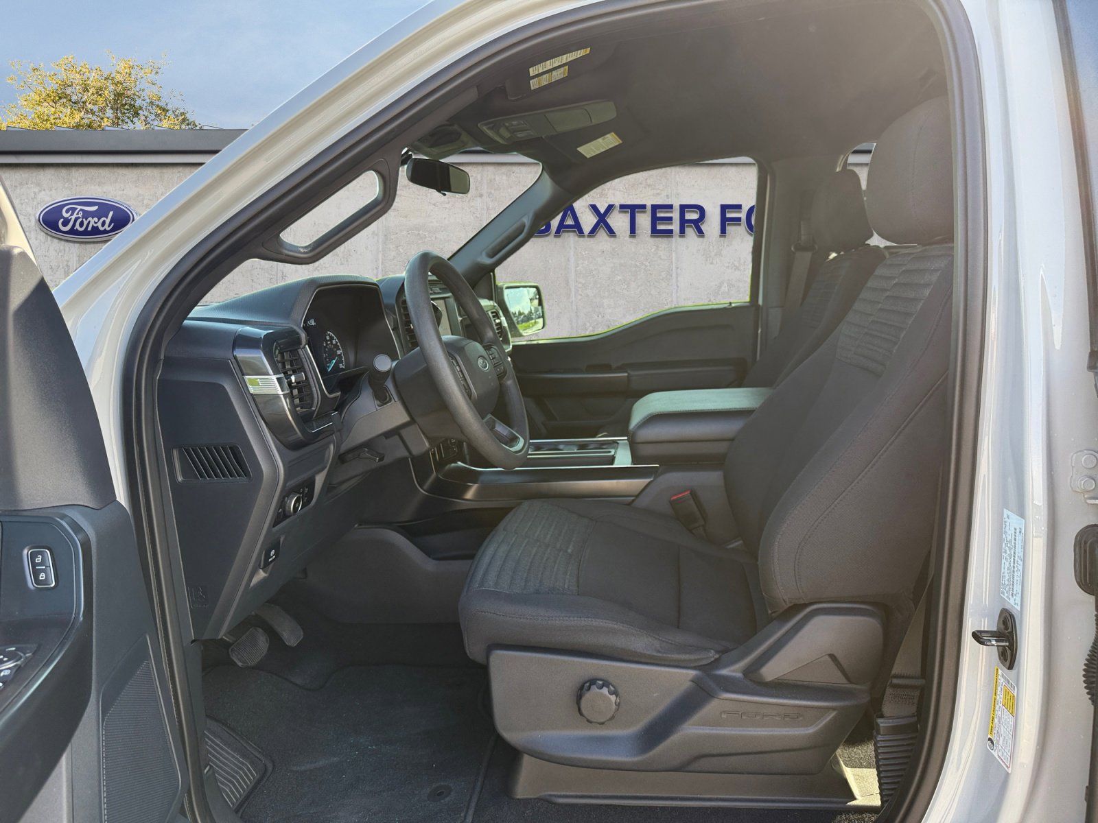 2023 Ford F-150 XL photo 2