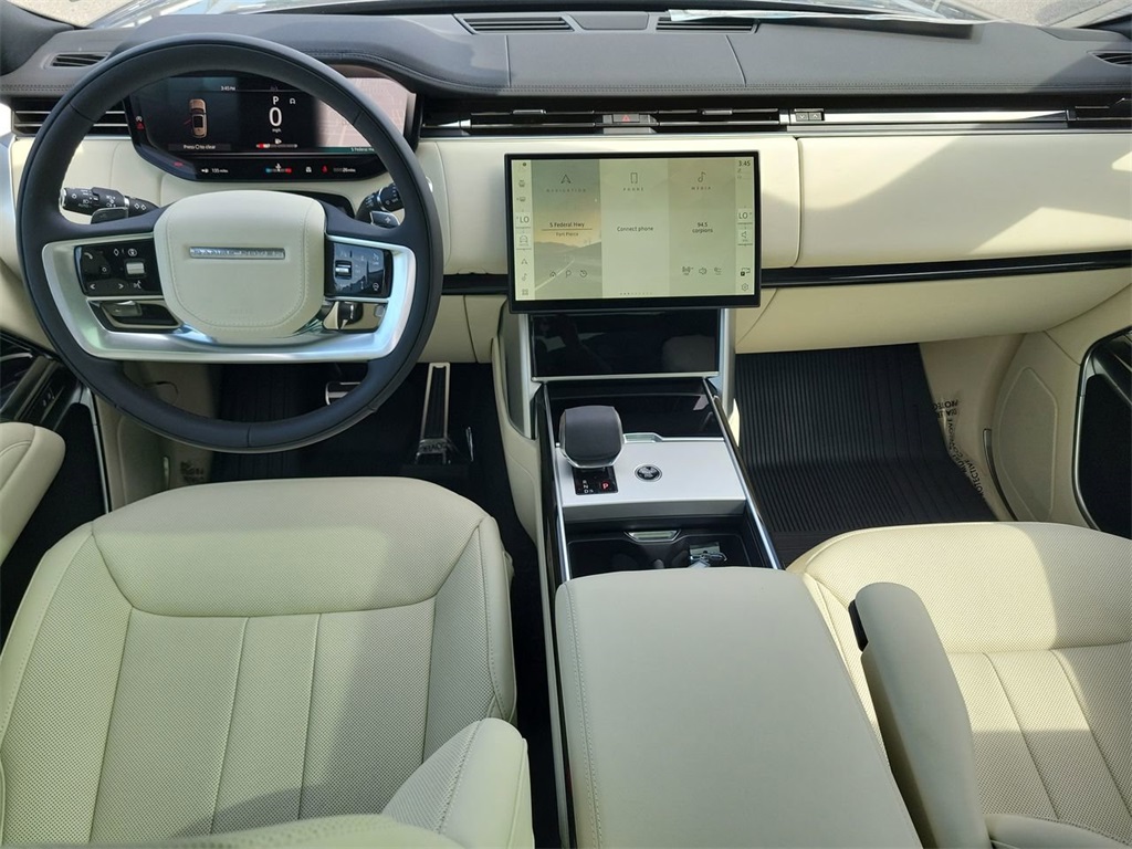 2025 Land Rover Range Rover SE photo 18