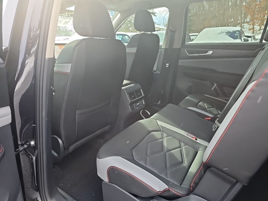 2025 Volkswagen Atlas Peak Edition SE photo 12