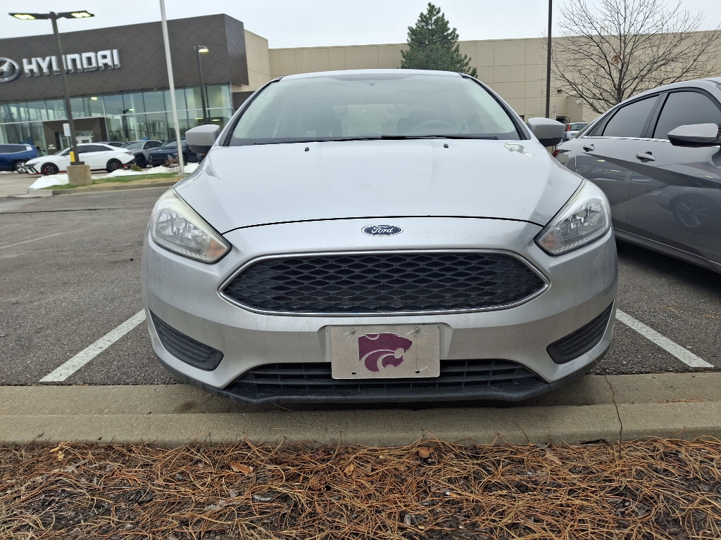 Used 2018 Ford Focus SE with VIN 1FADP3F27JL223388 for sale in Kansas City