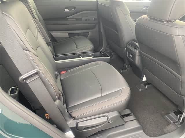 2025 Nissan Pathfinder SL photo 14