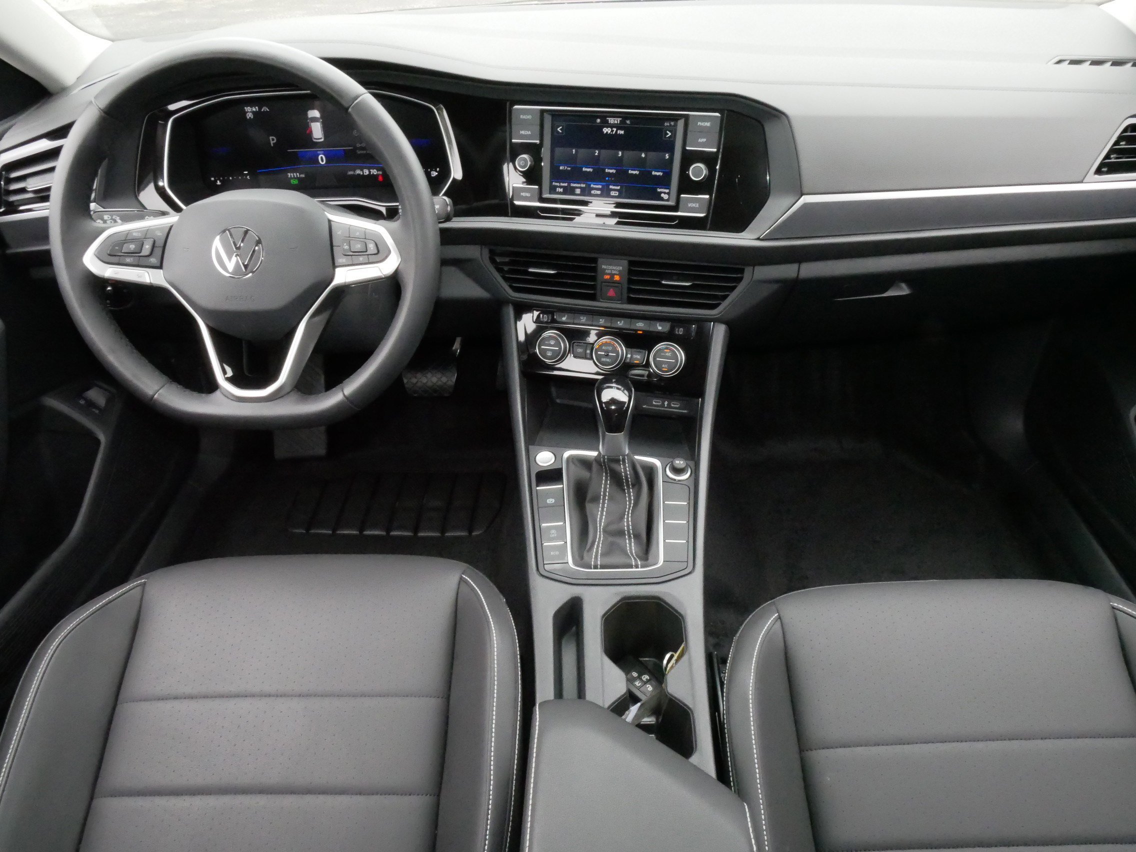 2024 Volkswagen Jetta SE photo 10