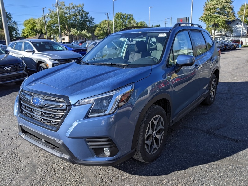 2022 Subaru Forester Premium photo 4