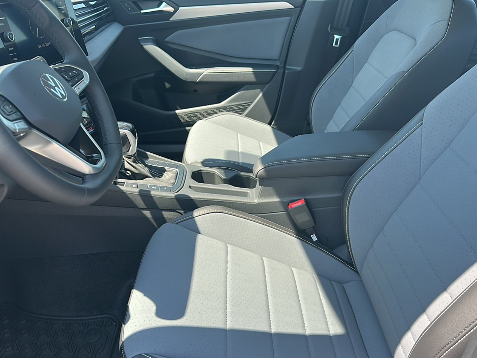 2025 Volkswagen Jetta 1.5T SE photo 4