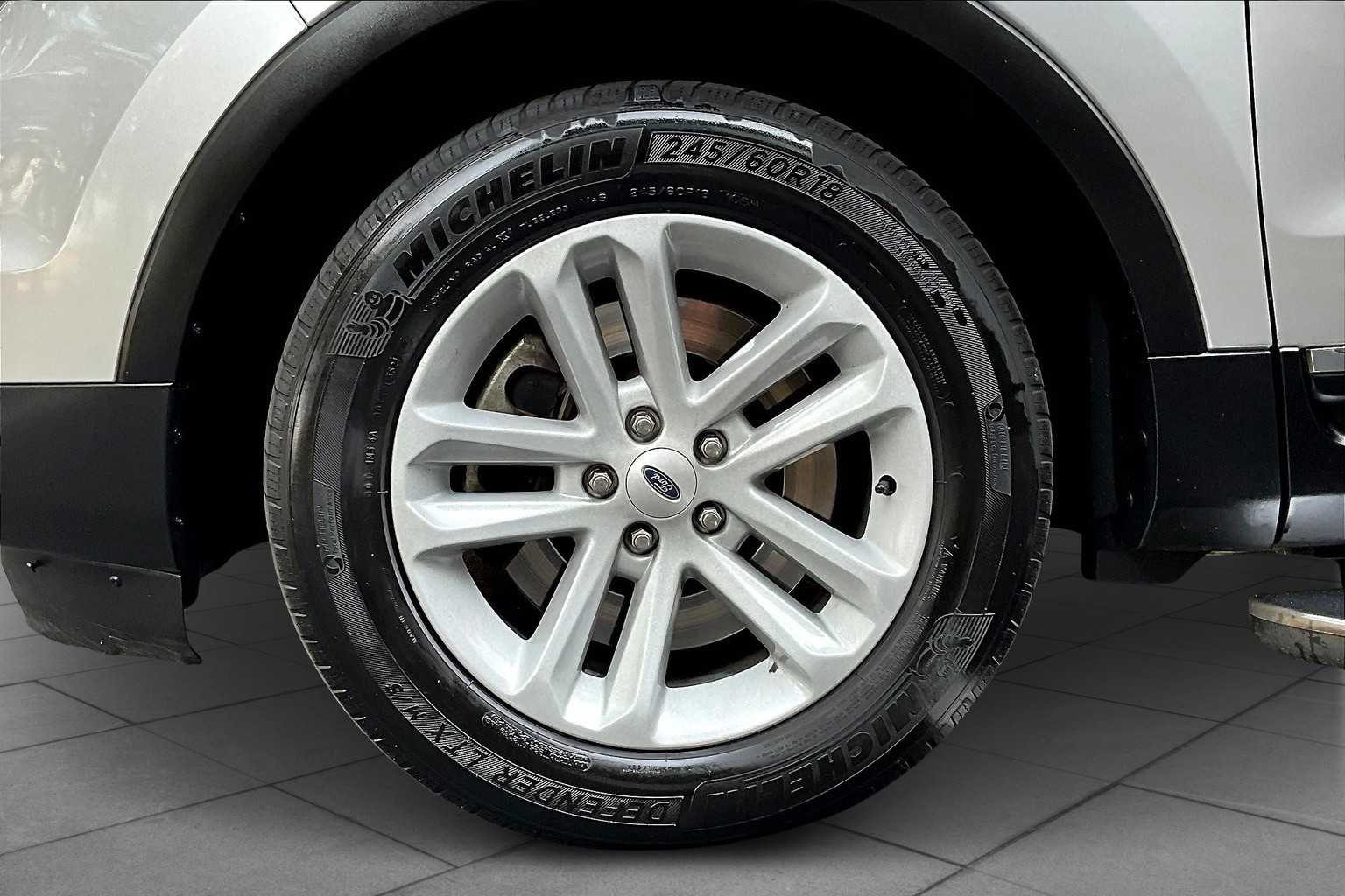 2013 Ford Explorer XLT photo 9