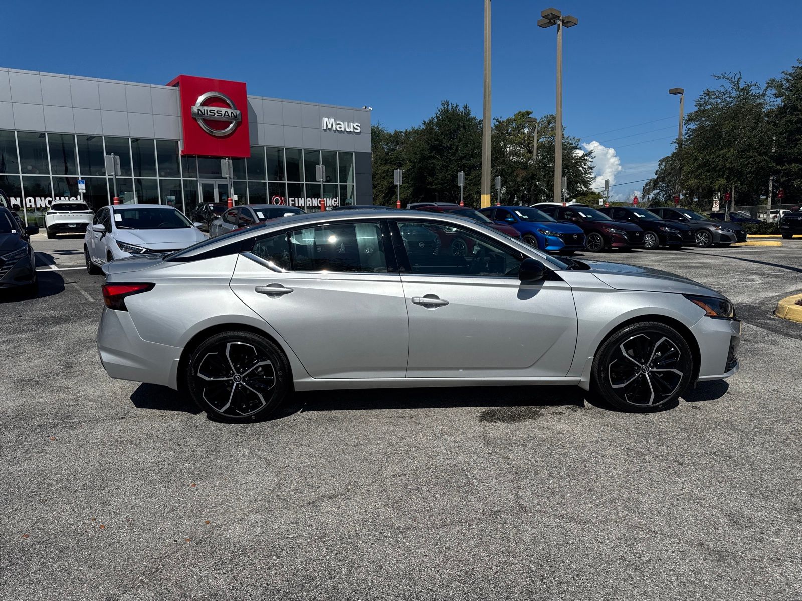 2025 Nissan Altima 2.5 SR photo 4