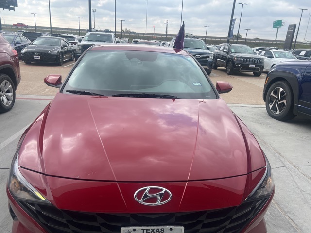 2023 Hyundai Elantra SEL photo 2