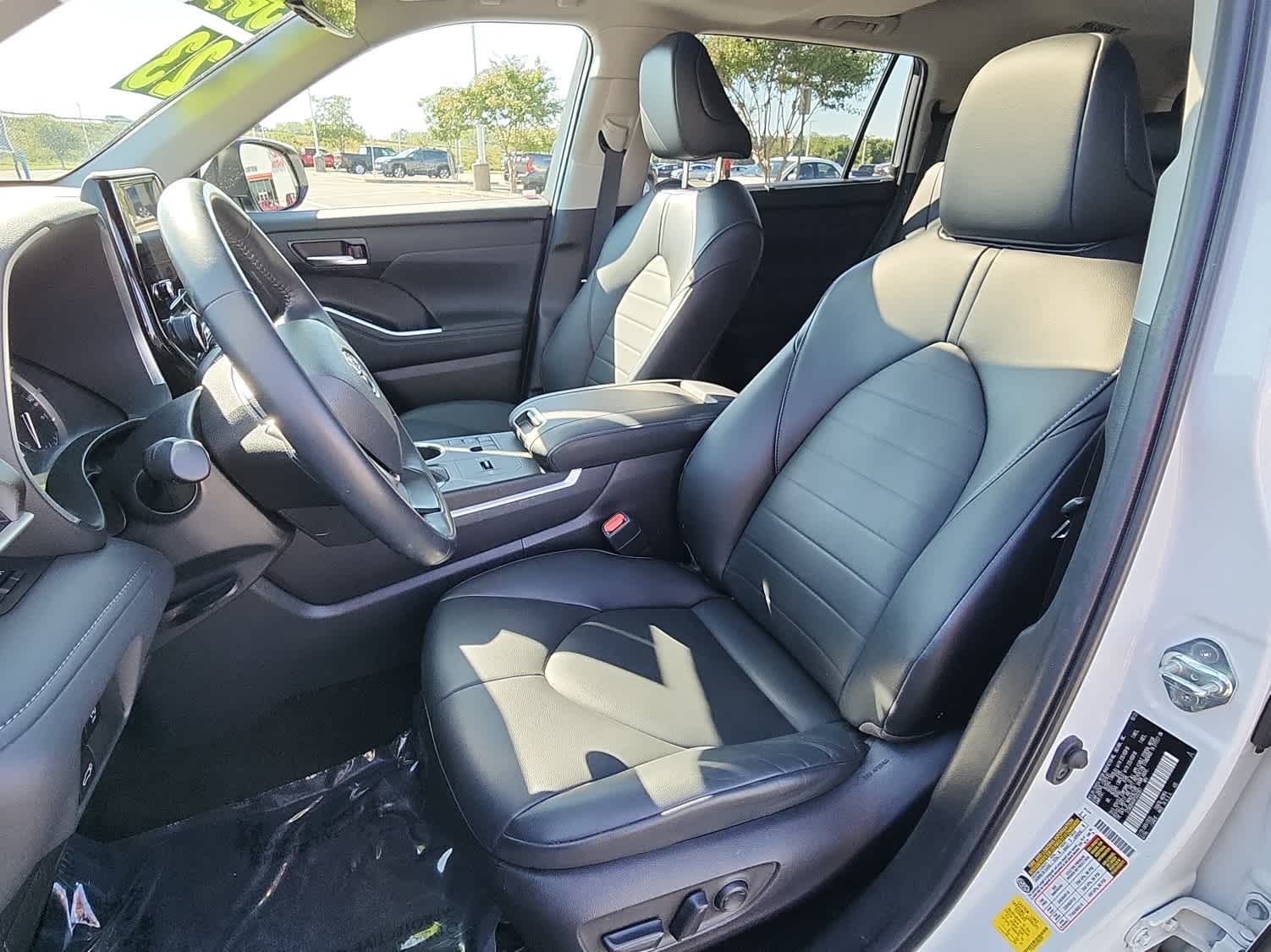 2023 Toyota Highlander XLE photo 11