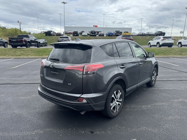 2018 Toyota RAV4 LE photo 3