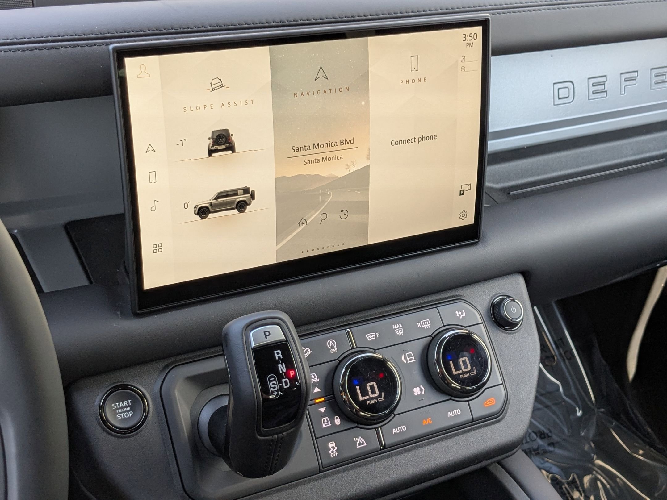 2025 Land Rover Defender 110 photo 11