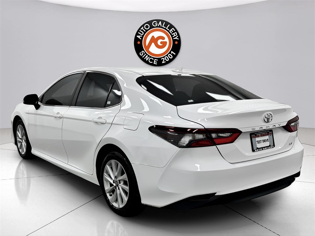 2022 Toyota Camry LE photo 5