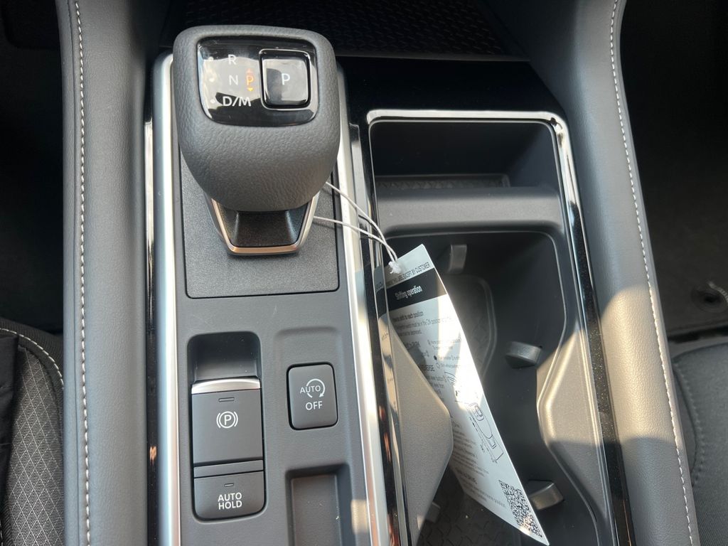 2025 Nissan Pathfinder SV photo 10