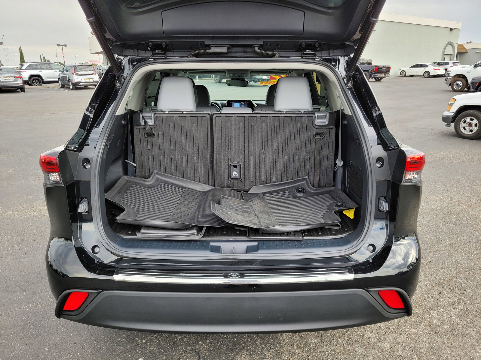 2022 Toyota Highlander XLE photo 9