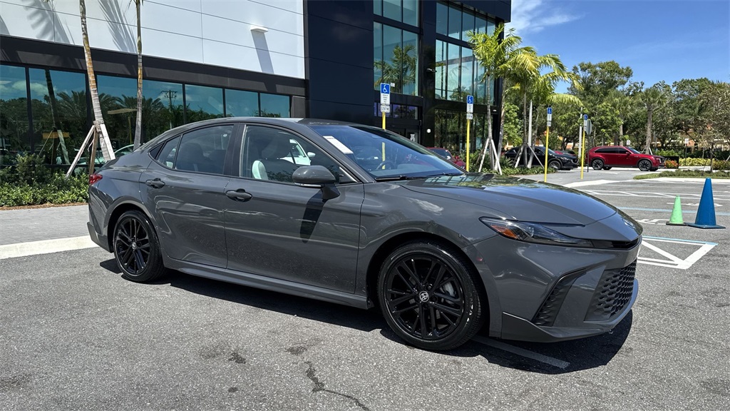 2025 Toyota Camry SE photo 4