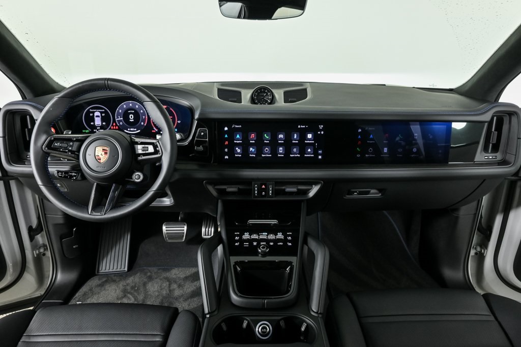 2025 Porsche Cayenne GTS photo 18