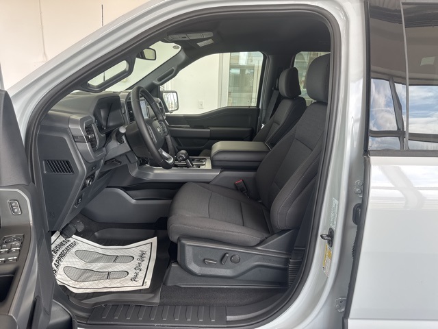 2025 Ford F-150 XLT photo 8
