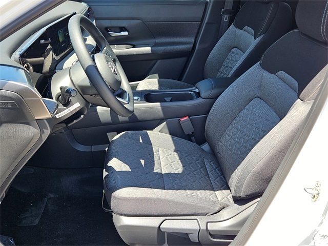 2025 Nissan Kicks SV photo 6