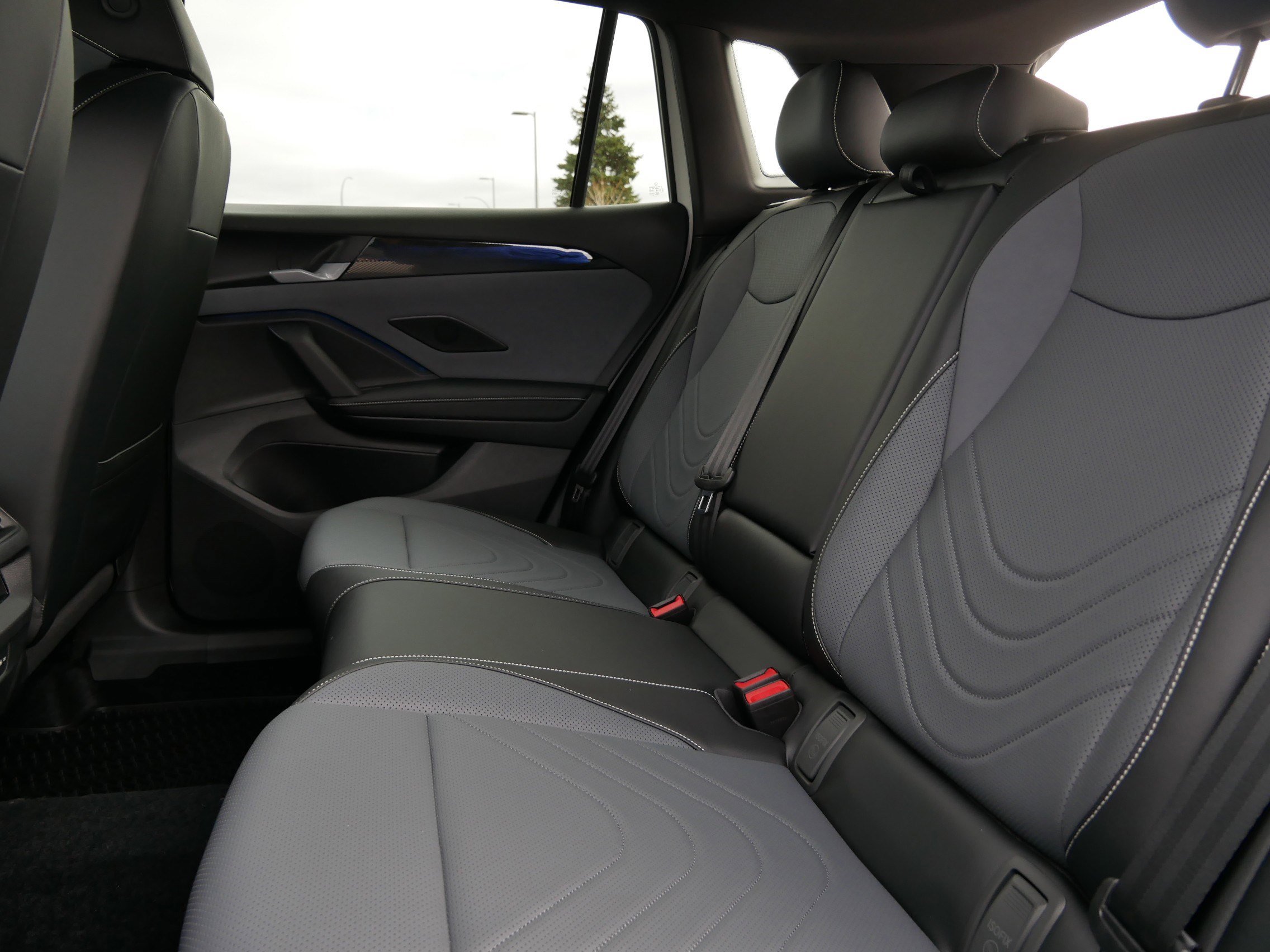 2026 Volkswagen Tiguan SE R-Line Black photo 3